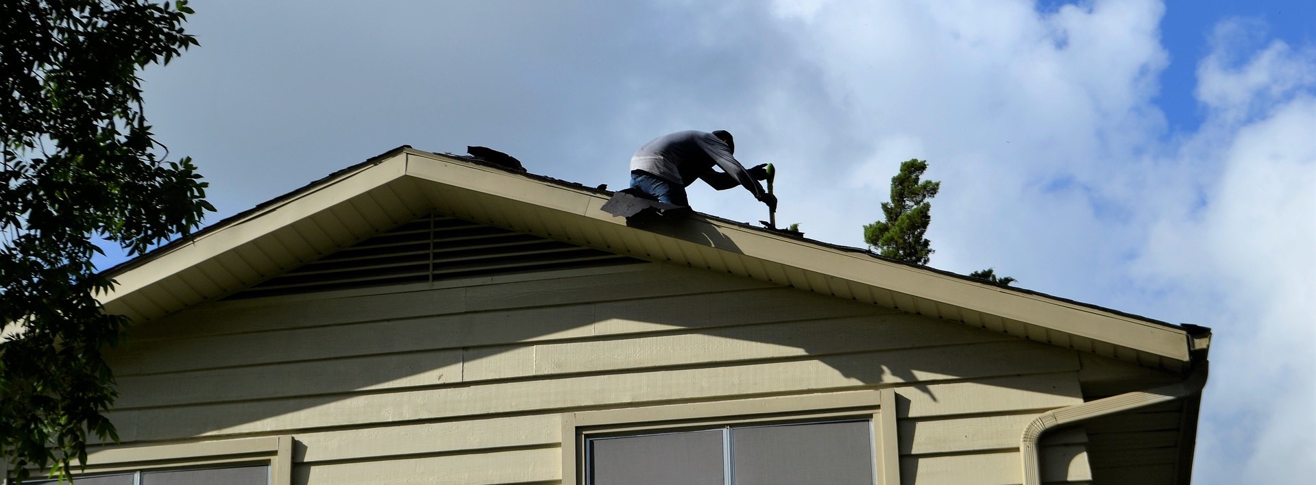roofing-3755606_1920